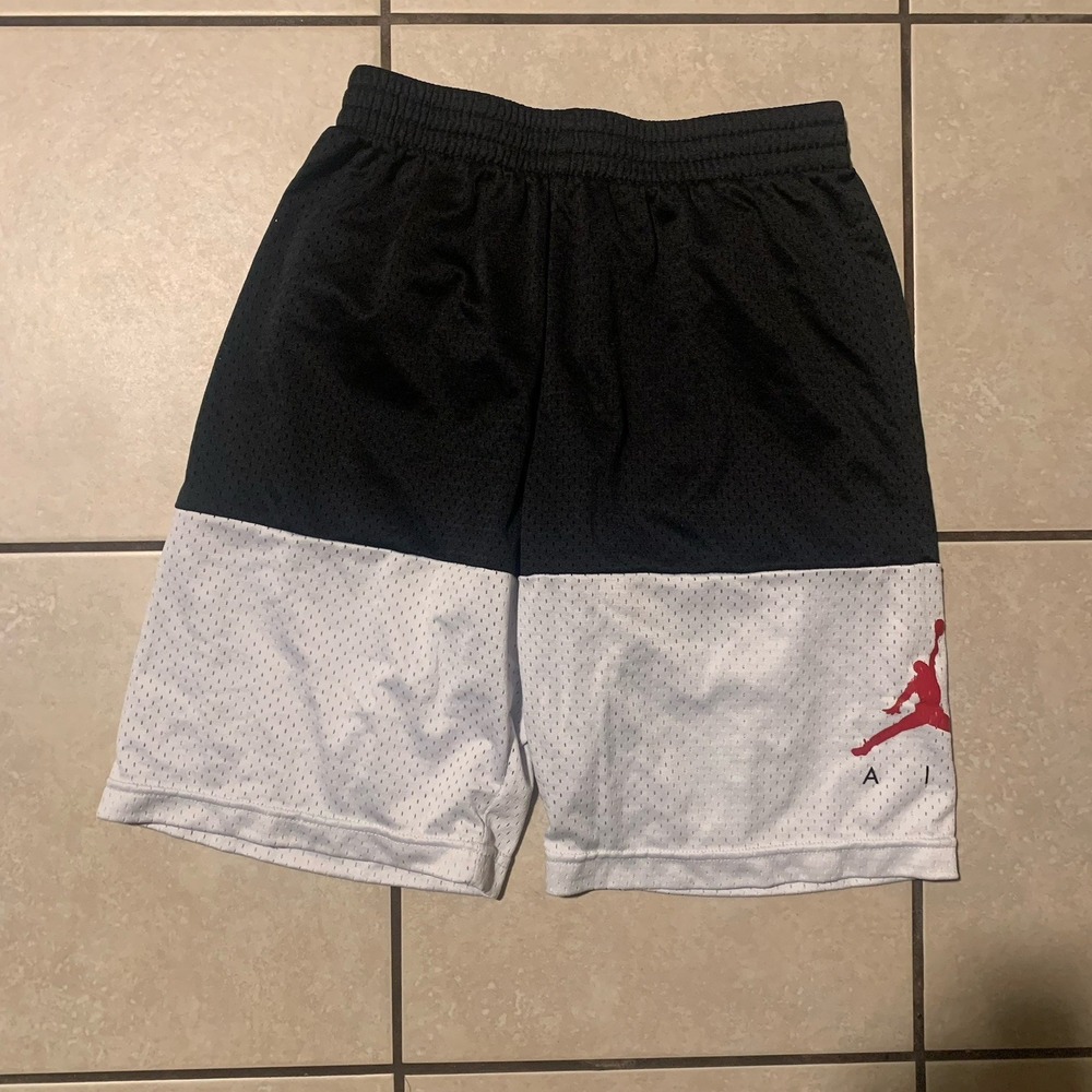 Air Jordan Youth Large Black White Athletic Basketball Shorts Jumpman Logo